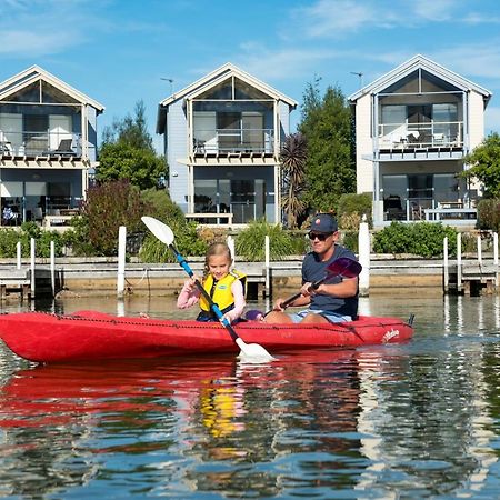 Captains Cove Resort - Waterfront Apartments Paynesville Ngoại thất bức ảnh